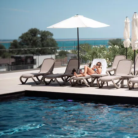Bloomy In Odyssey Pools And Parking Нэводари